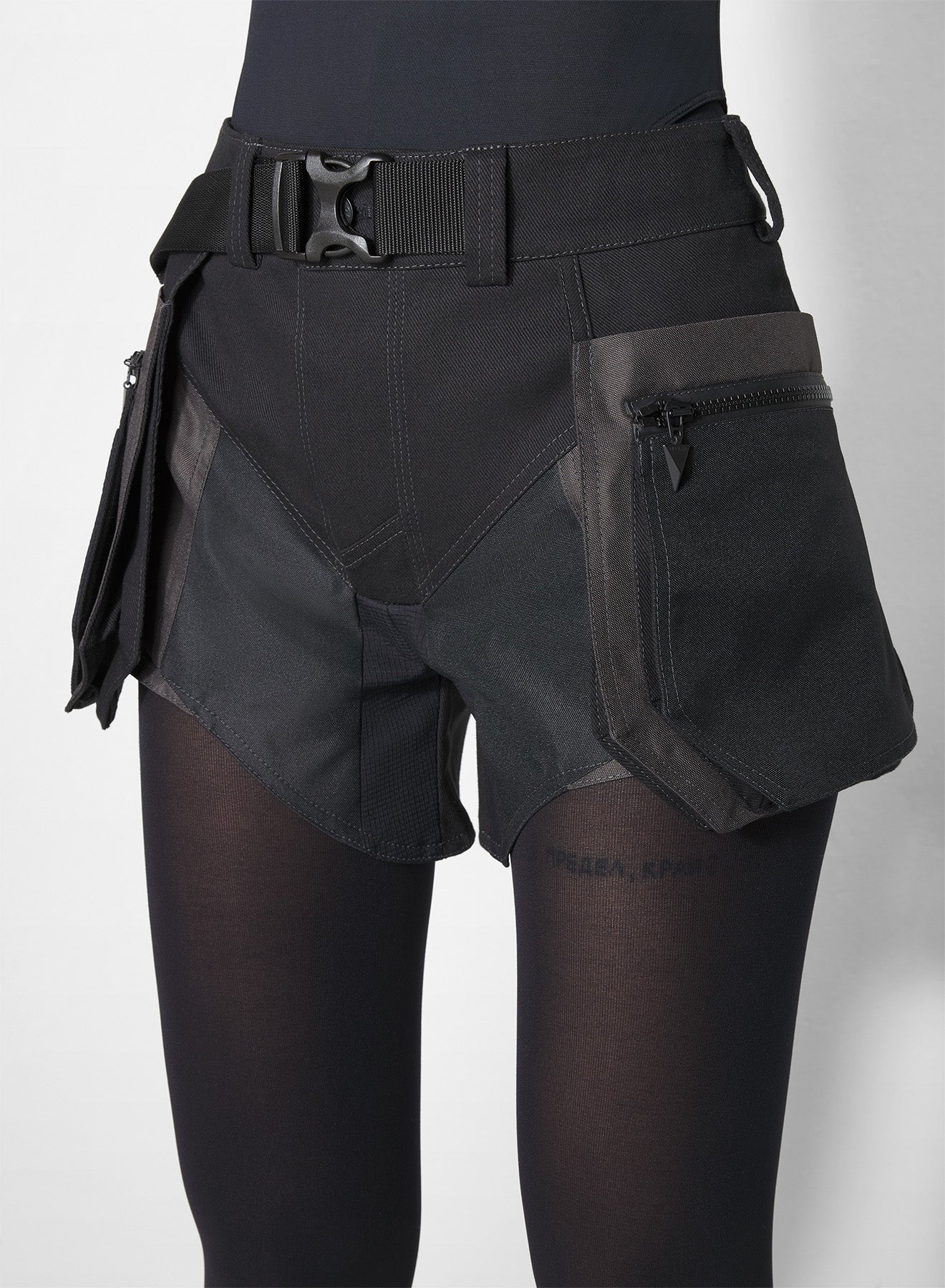 BLACK/GREY TECHNICAL FABRIC CARGO SHORTS
