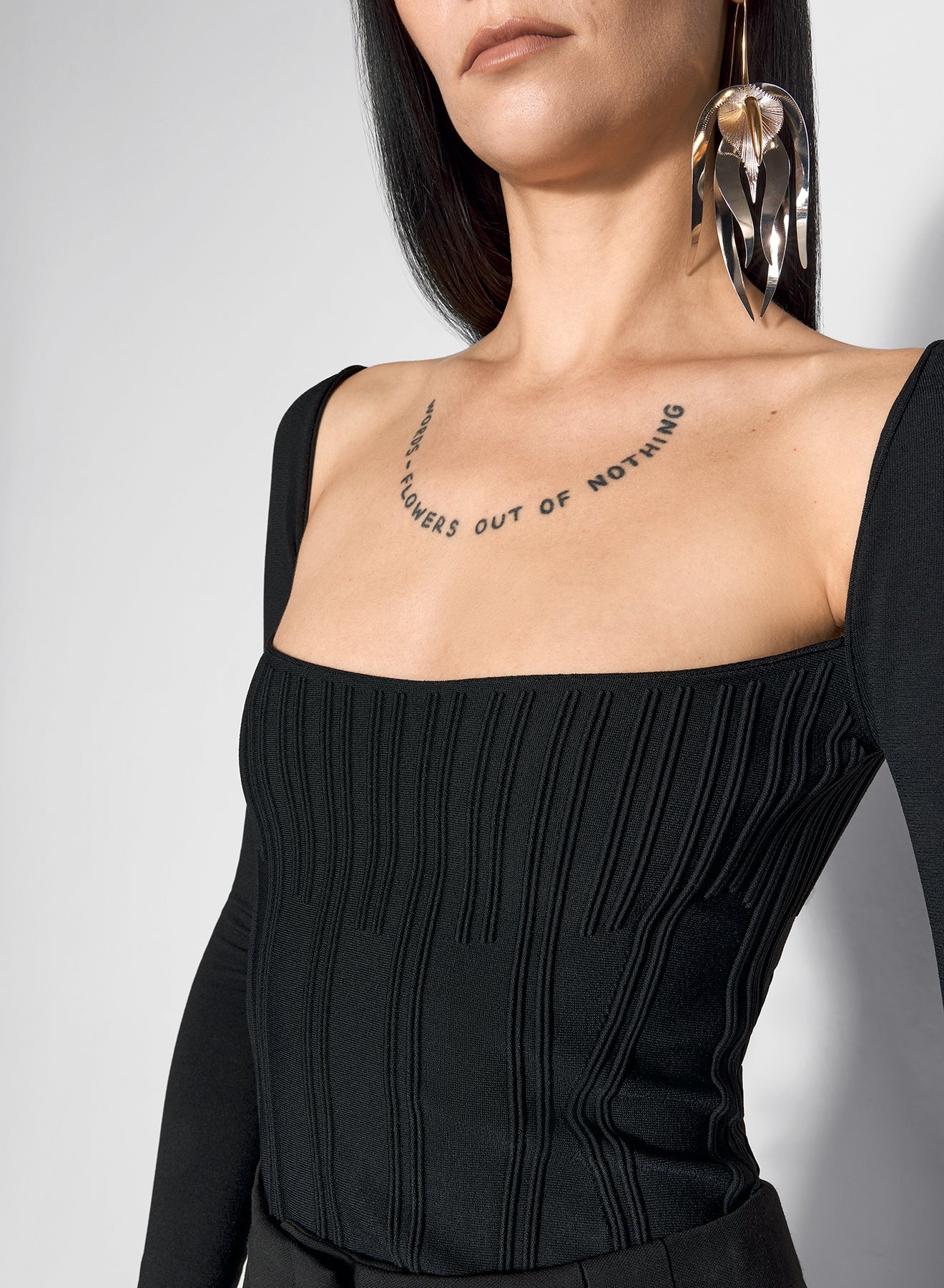 BLACK BONING DETAIL KNIT TOP