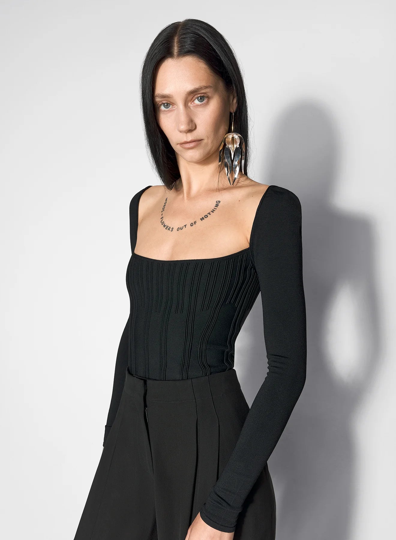BLACK BONING DETAIL KNIT TOP