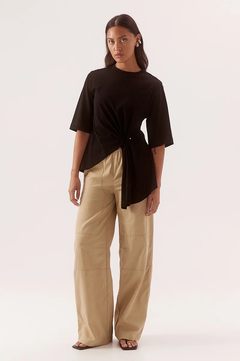 SOHVI TEE BLACK