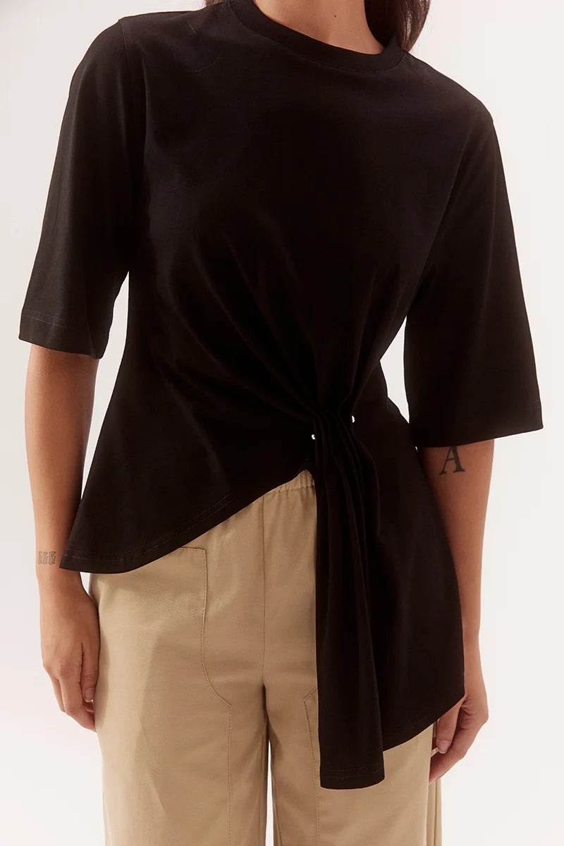 SOHVI TEE BLACK