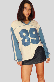 OVERSIZED VARSITY 89 TOP BABY BLUE