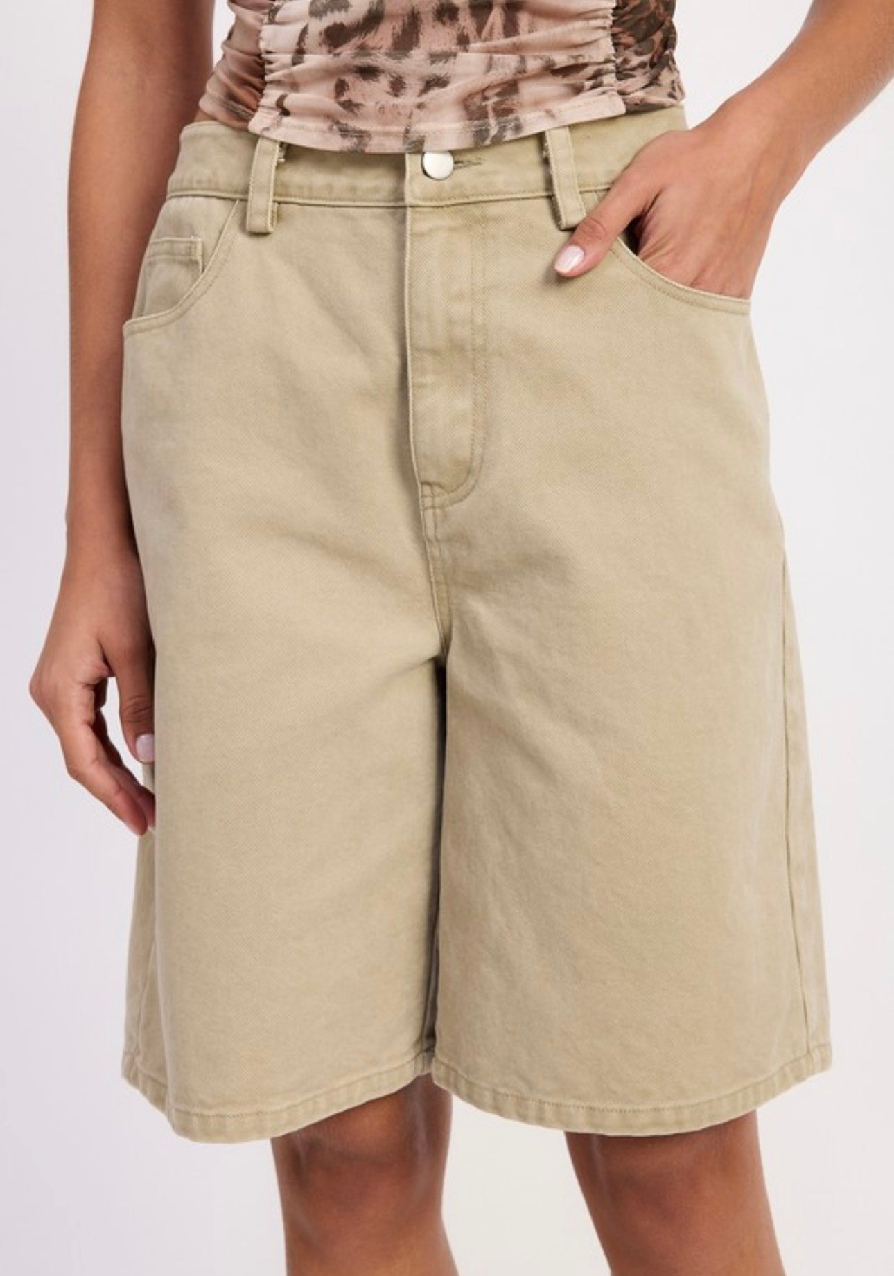 HIGH RISE BEIGE BERMUDA