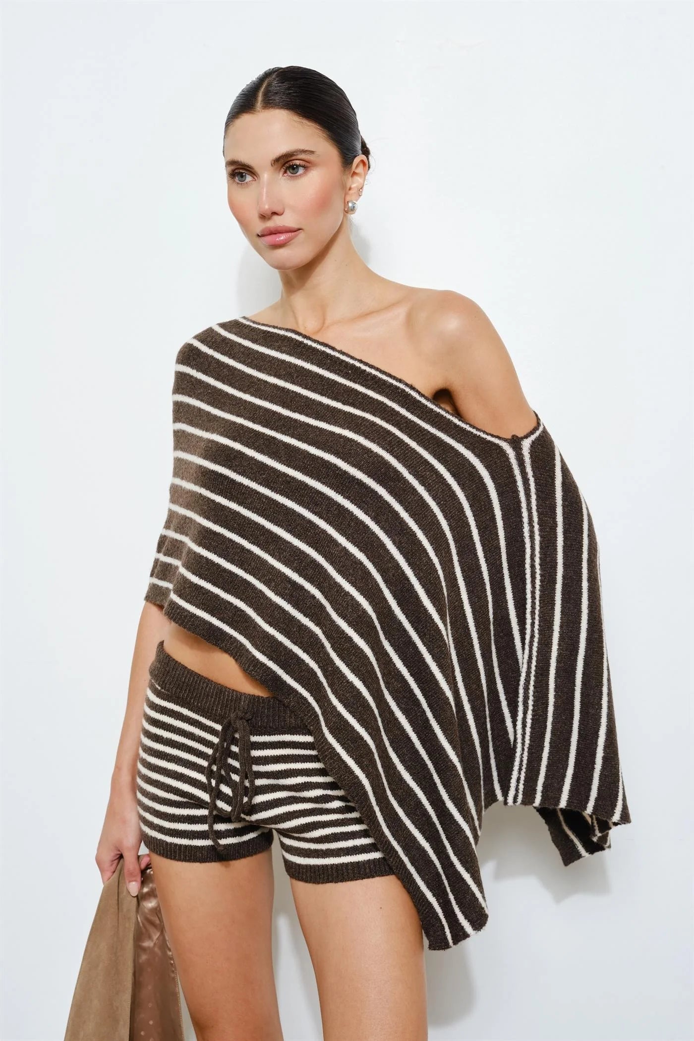 STRIPPED CHOCOLATE SET