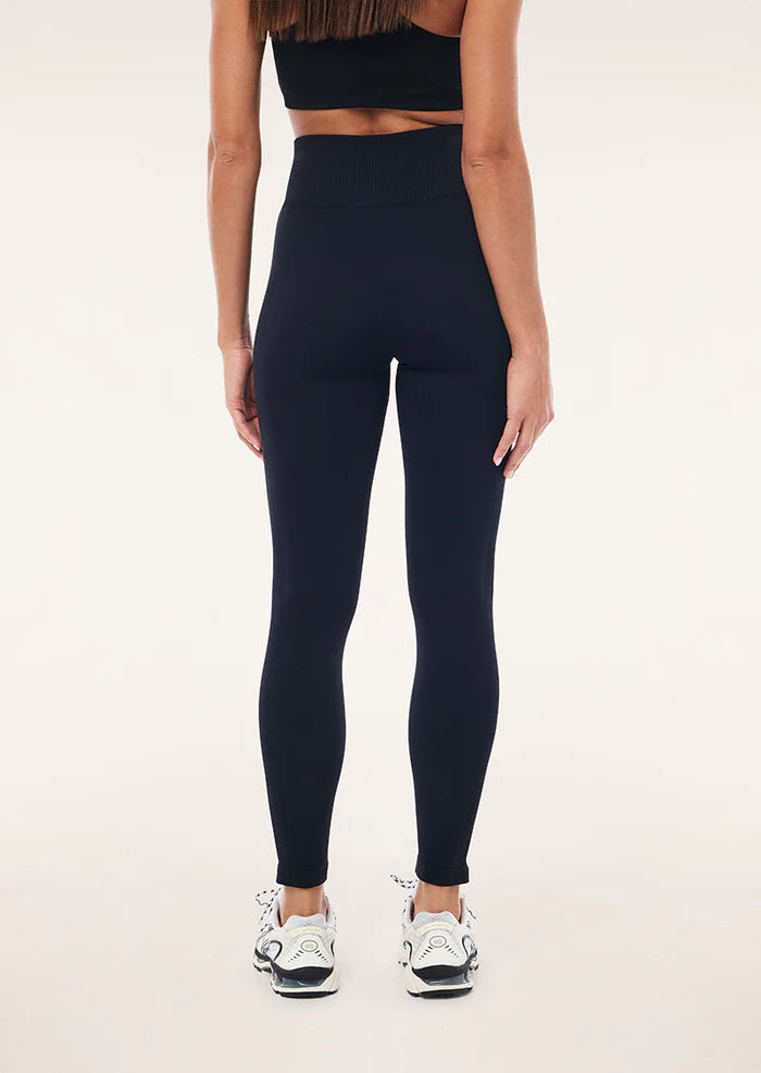 RESTORE SEAMLESS BLACK LEGGING